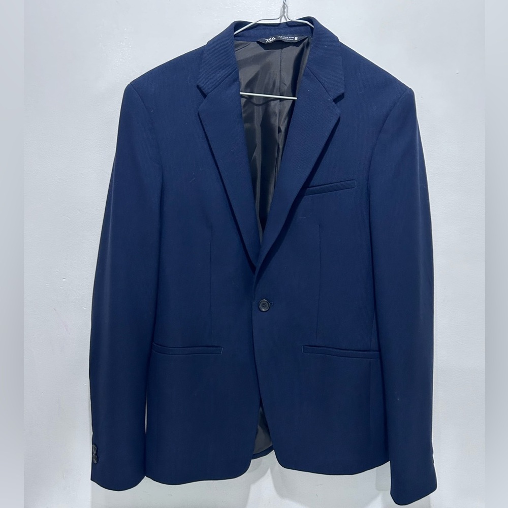 ZARA Man Navy Blue Single-Breasted Blazer 
Size EU‎ 46 / US 36